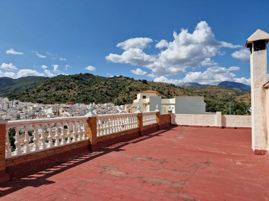 Detached Villa Tolox Málaga - image 32