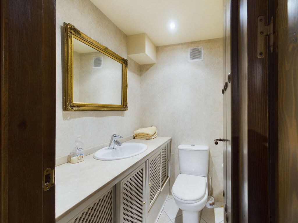 Detached Villa Nueva Andalucía Málaga - image 32