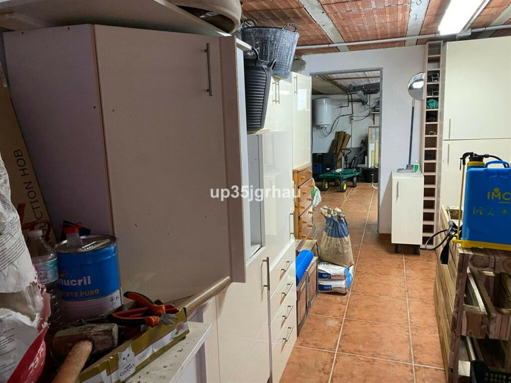 Detached Villa Estepona Málaga - image 32