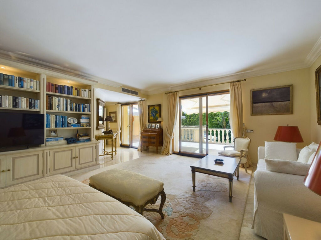 Detached Villa Nueva Andalucía Málaga - image 33