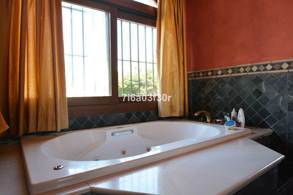 Detached Villa Nueva Andalucía Málaga - image 33