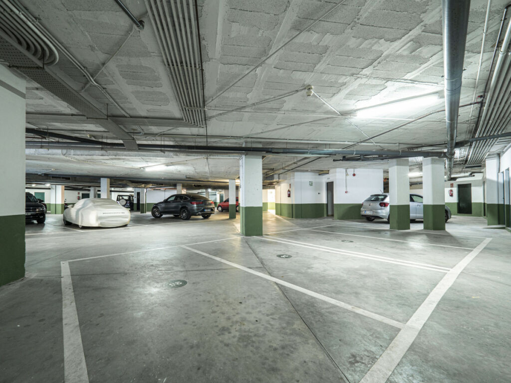 Middle Floor Apartment Puerto Banús Málaga - image 33