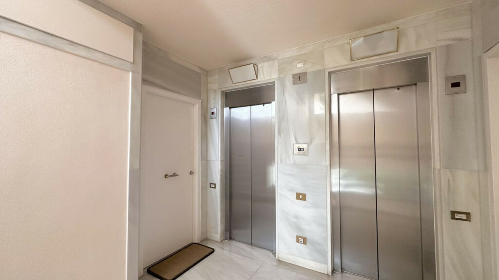 Middle Floor Apartment The Golden Mile Málaga - image 34