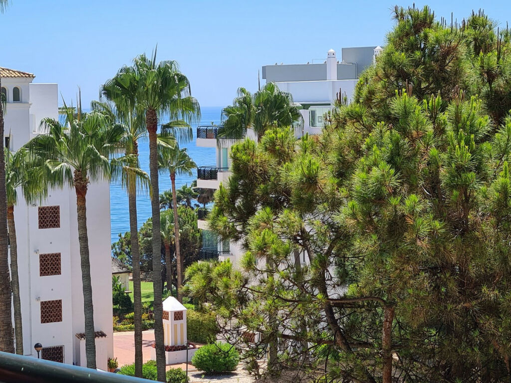 Middle Floor Apartment Calahonda Málaga - image 34