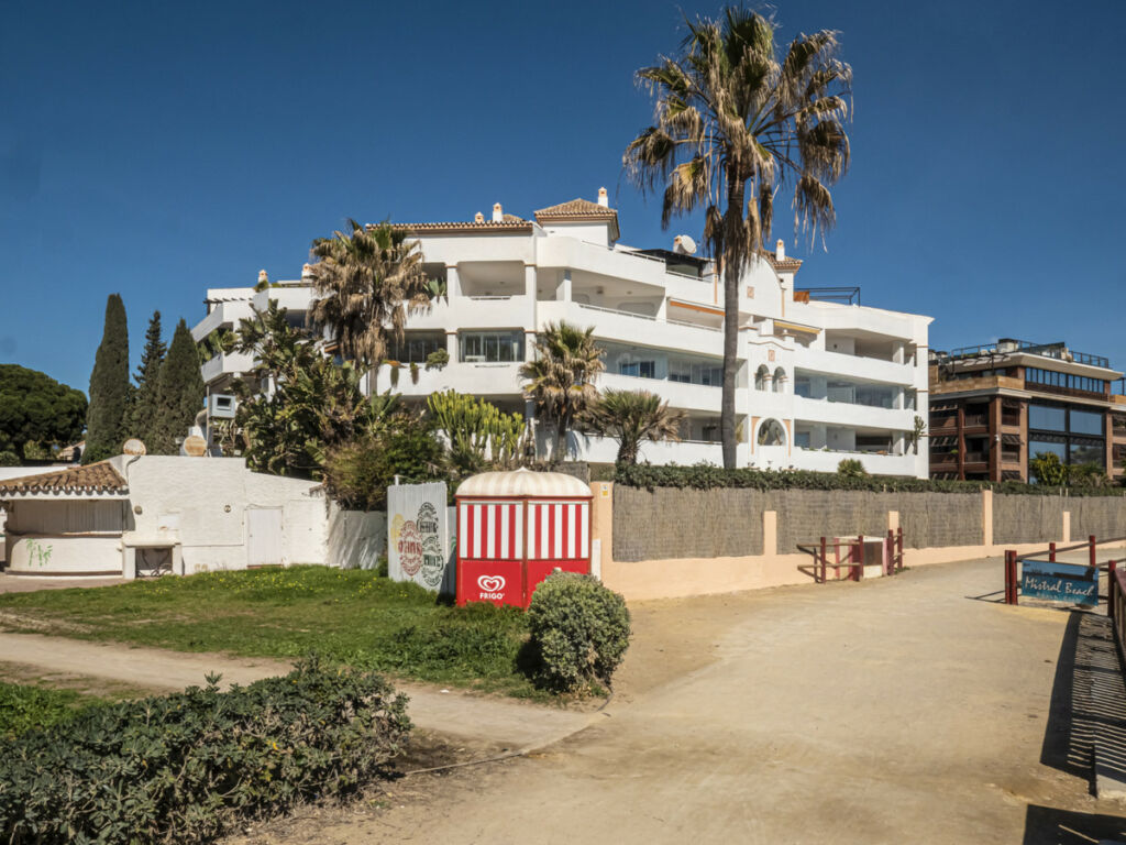 Middle Floor Apartment Puerto Banús Málaga - image 35