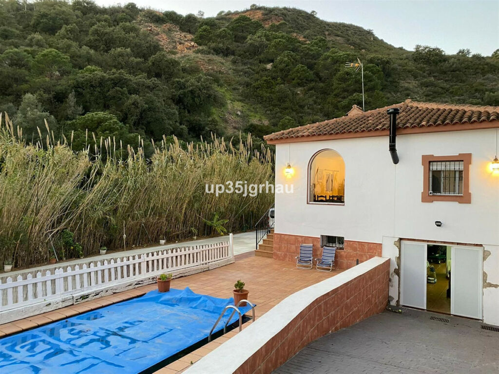 Detached Villa Estepona Málaga - image 35