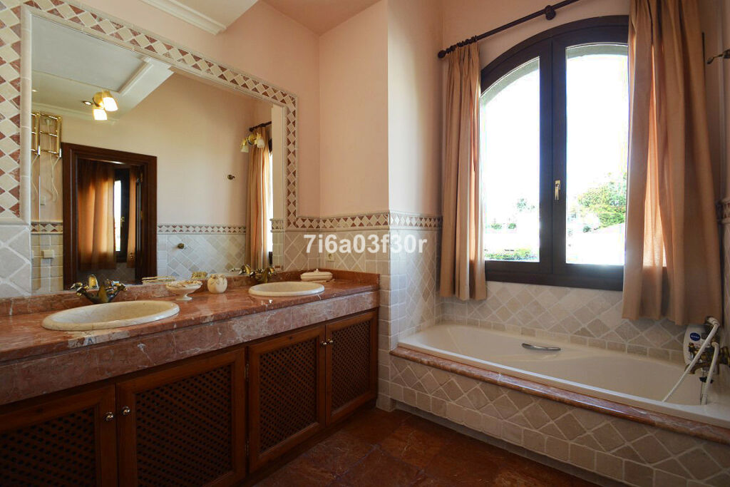 Detached Villa Nueva Andalucía Málaga - image 35