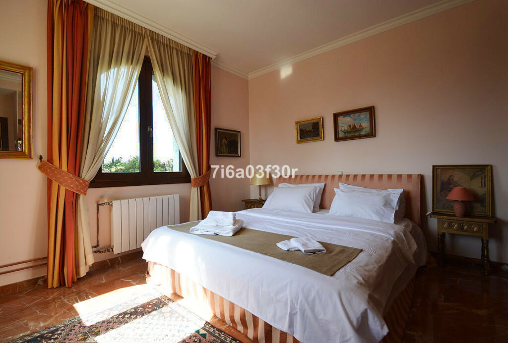 Detached Villa Nueva Andalucía Málaga - image 36