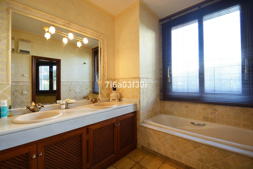Detached Villa Nueva Andalucía Málaga - image 37