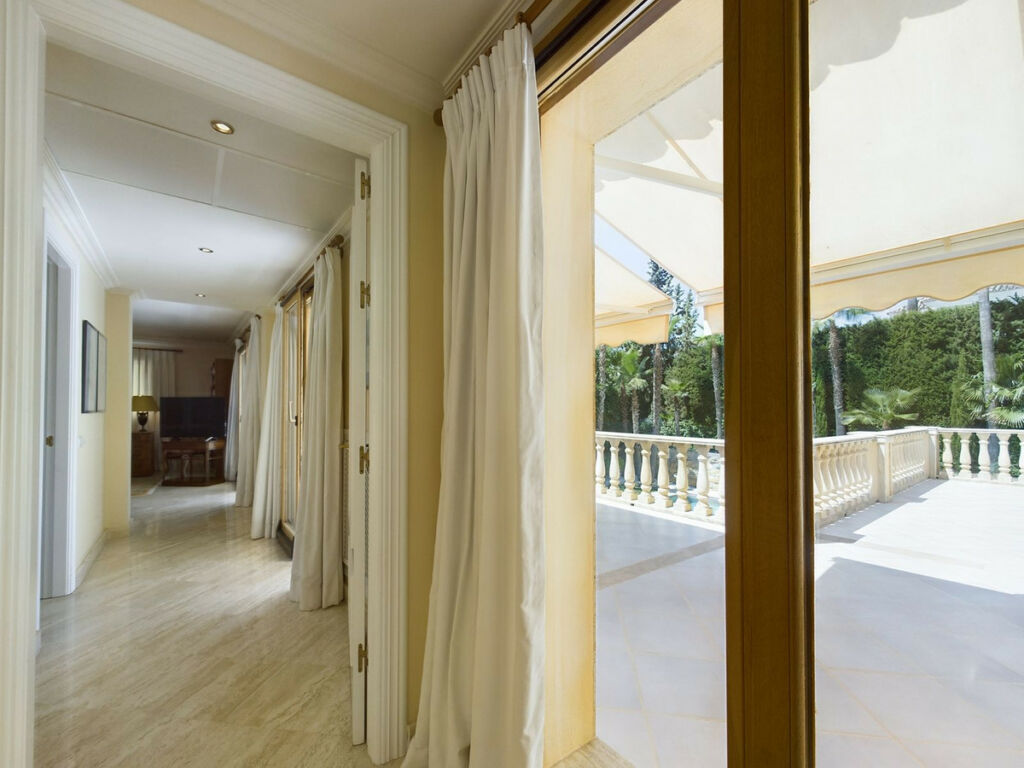 Detached Villa Nueva Andalucía Málaga - image 37