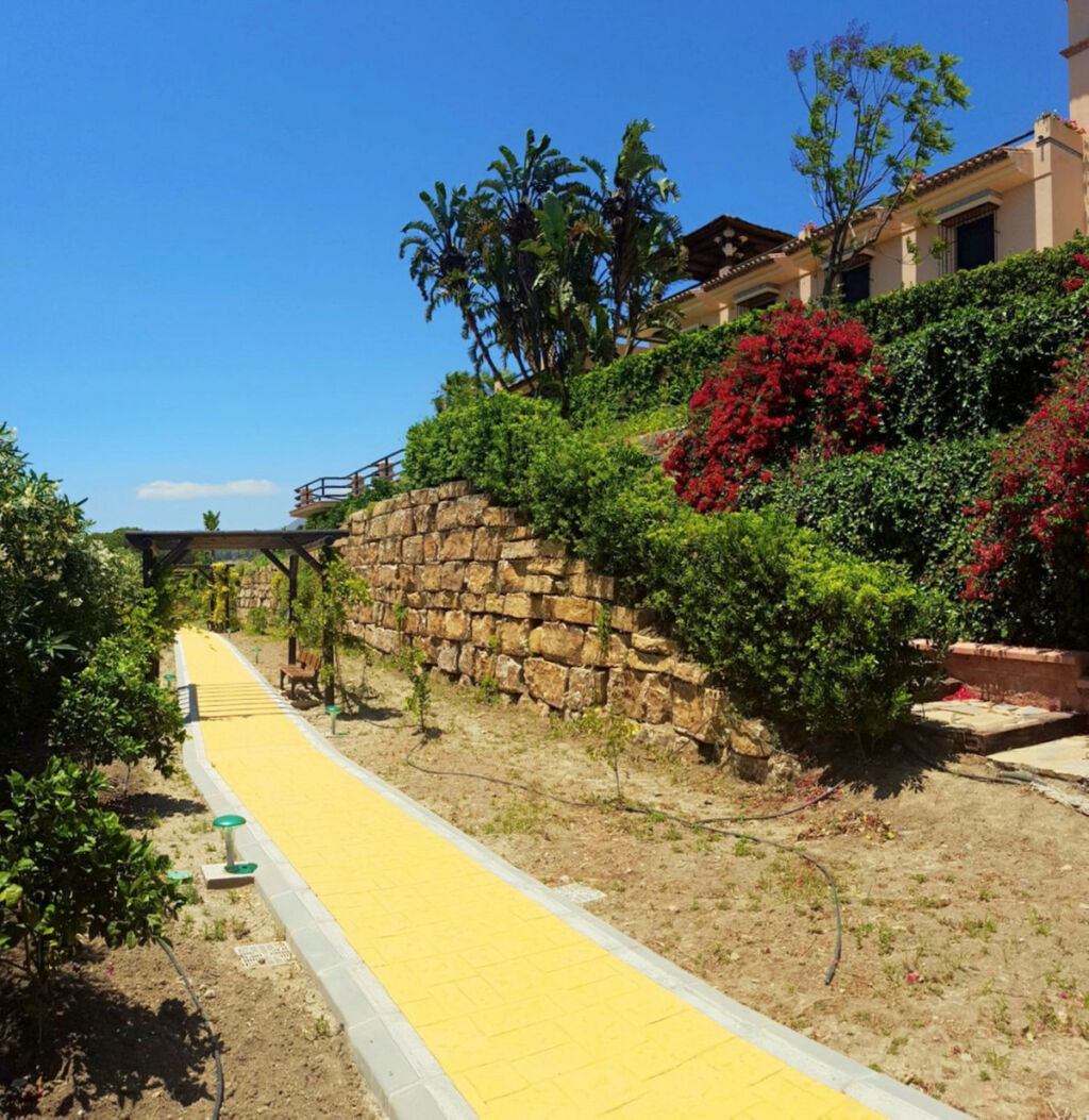 Detached Villa Estepona Málaga - image 38