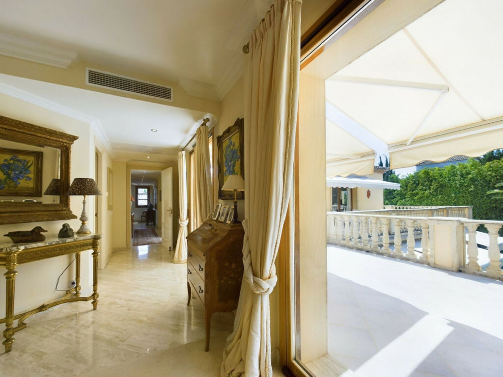 Detached Villa Nueva Andalucía Málaga - image 38