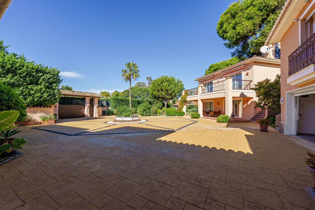 Detached Villa Benamara Málaga - image 39