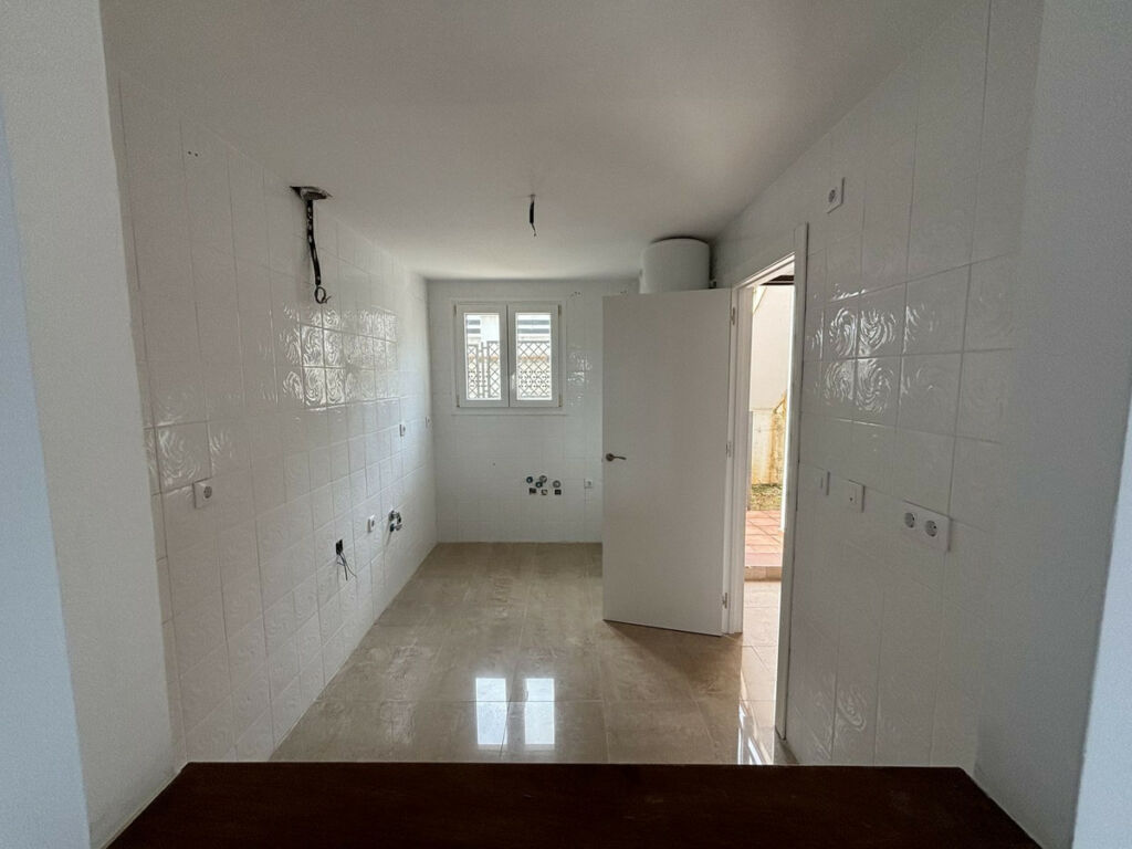 Middle Floor Apartment La Duquesa Málaga - image 4