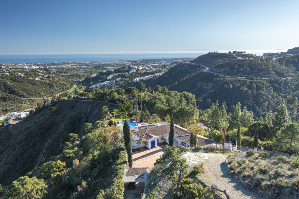 Detached Villa El Madroñal Málaga - image 4