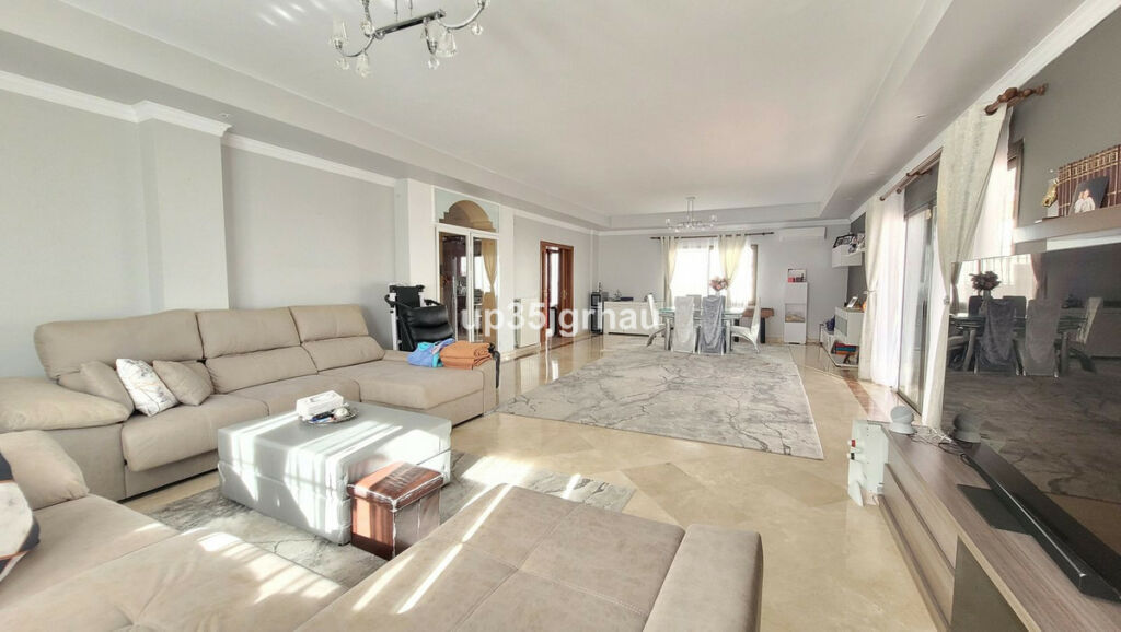 Detached Villa Bel Air Málaga - image 4