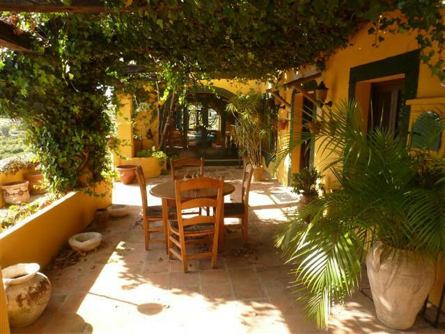 Detached Villa Estepona Málaga - image 4