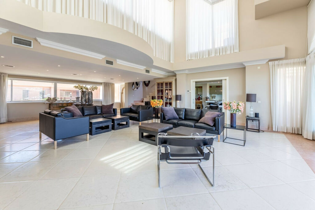 Penthouse Nueva Andalucía Málaga - image 4