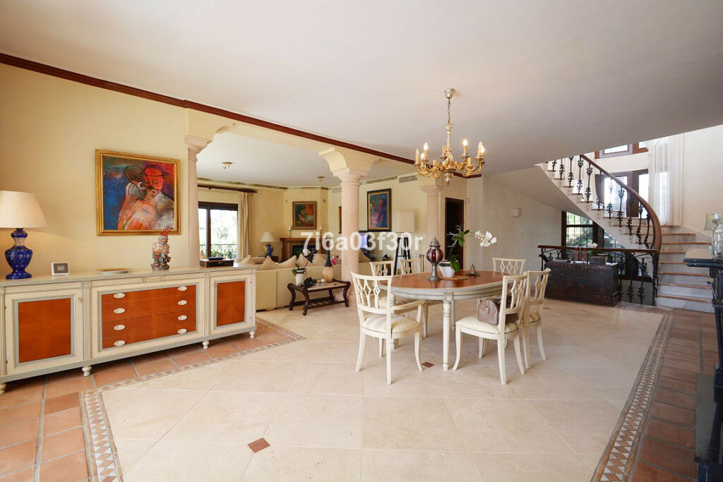 Detached Villa Nueva Andalucía Málaga - image 4