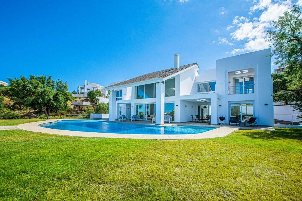 Detached Villa La Mairena Málaga - image 4