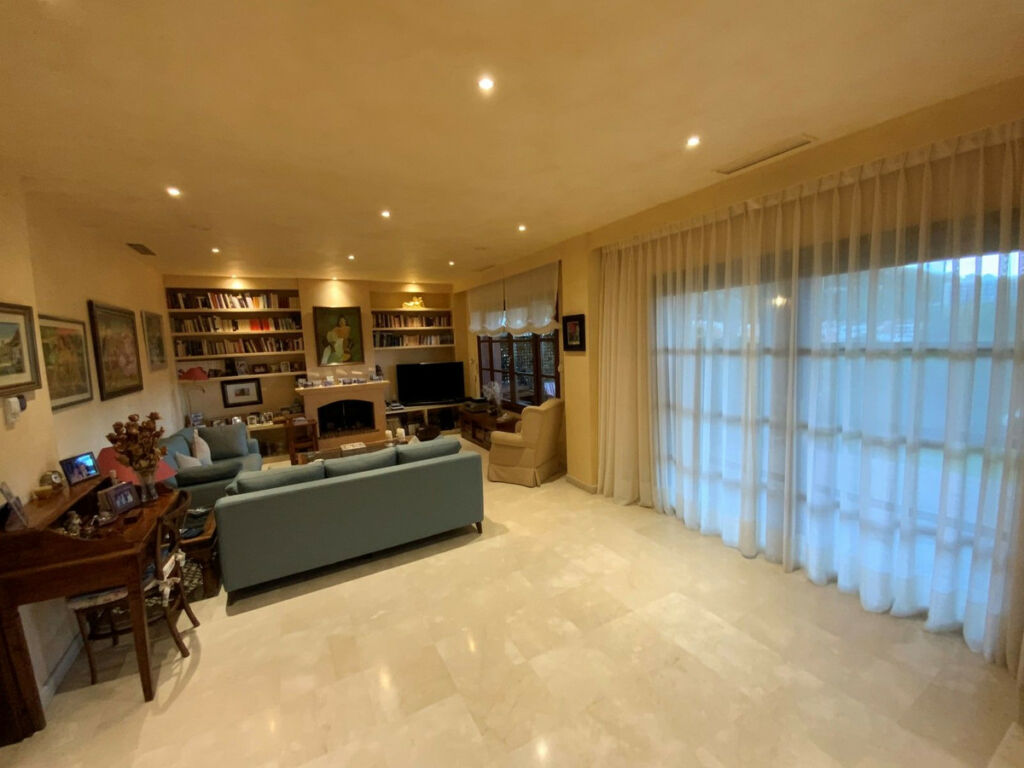 Detached Villa Marbella Málaga - image 4