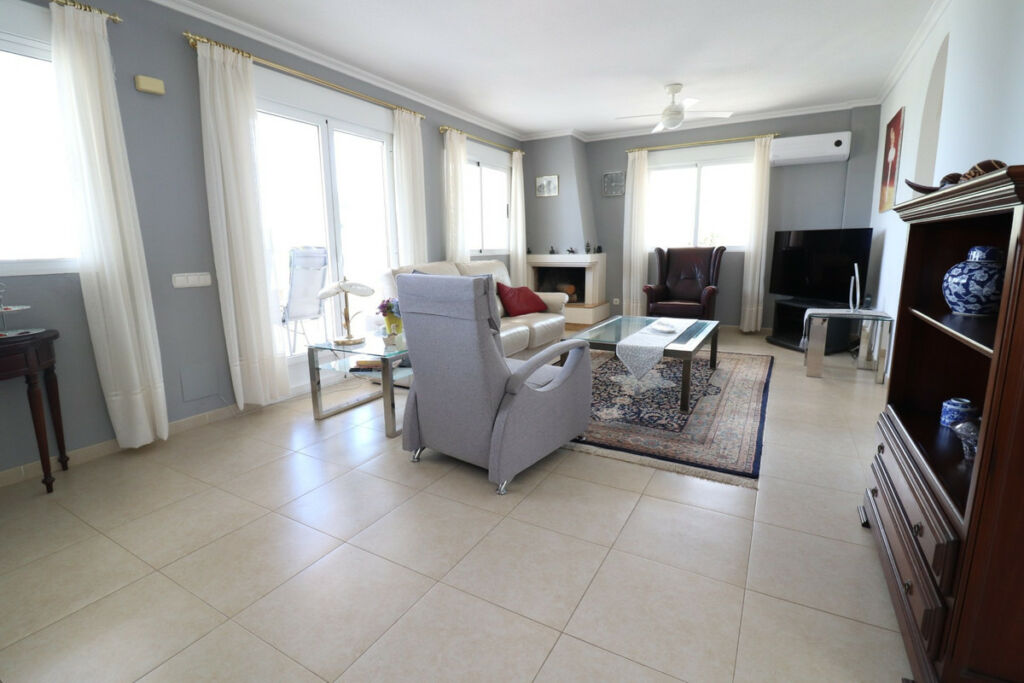 Detached Villa Algorfa Alicante - image 5