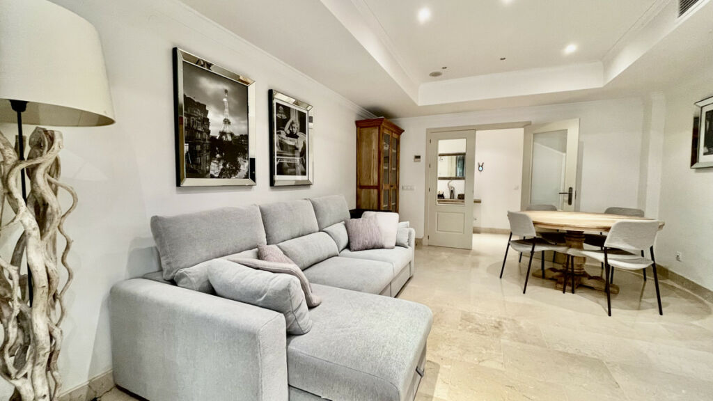 Ground Floor Apartment The Golden Mile Málaga - image 4