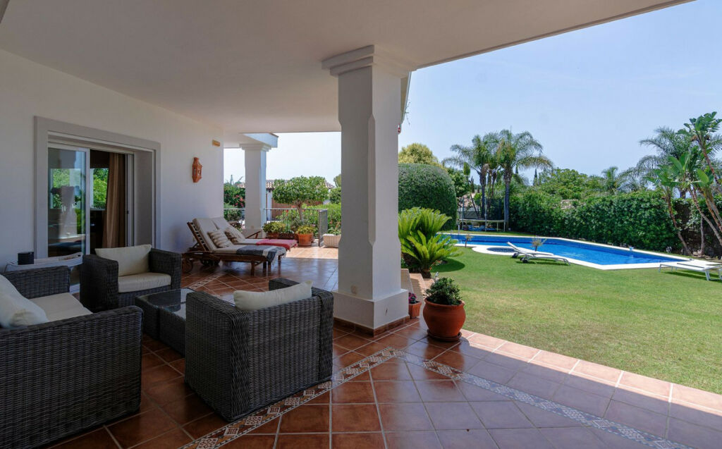 Detached Villa Benahavís Málaga - image 4