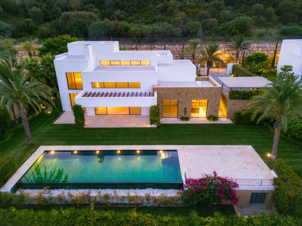 Detached Villa Casares Málaga - image 4