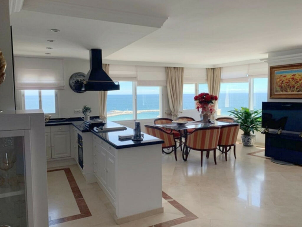 Penthouse Estepona Málaga - image 3