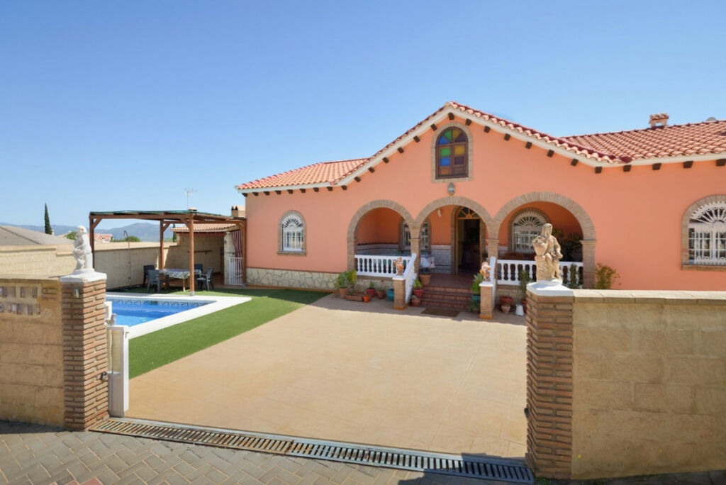 Detached Villa La Viñuela Málaga - image 4