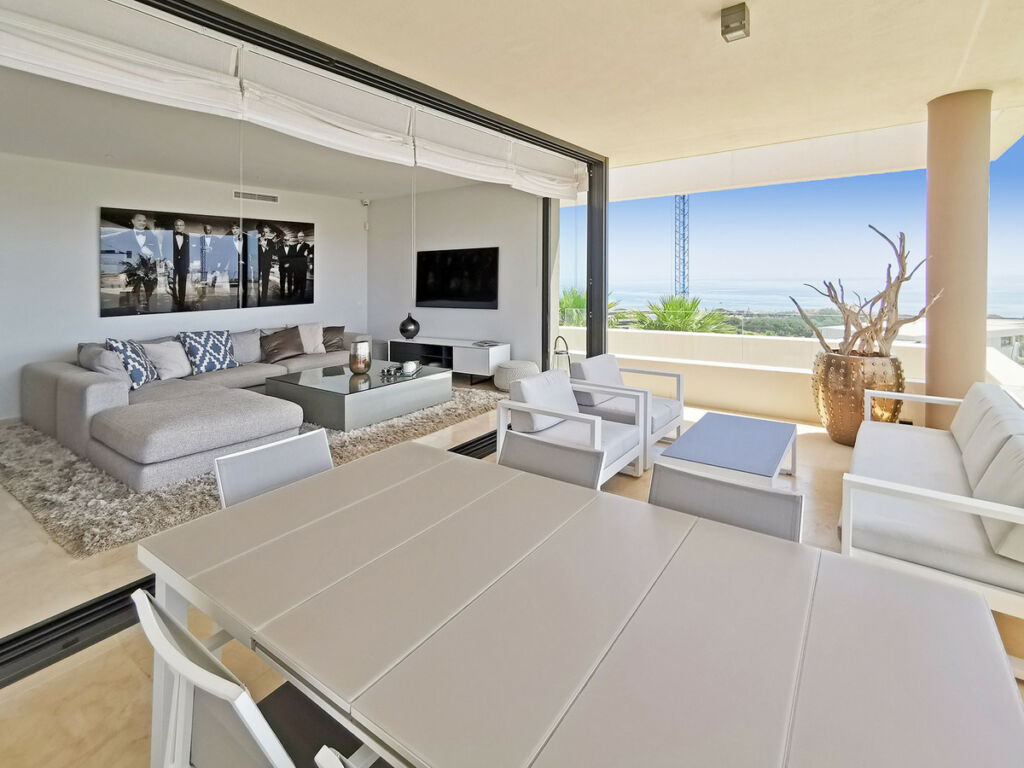 Middle Floor Apartment Cabopino Málaga - image 4