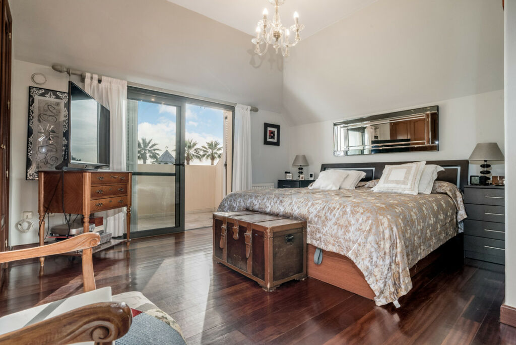 Penthouse Nueva Andalucía Málaga - image 4