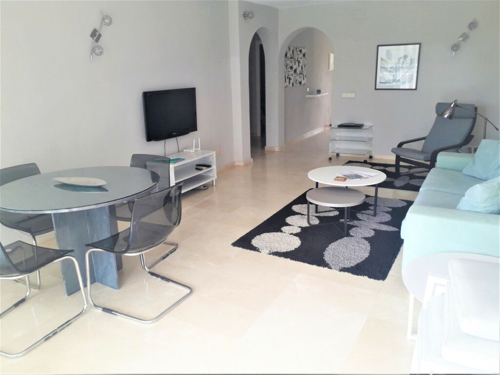 Middle Floor Apartment Atalaya Málaga - image 4