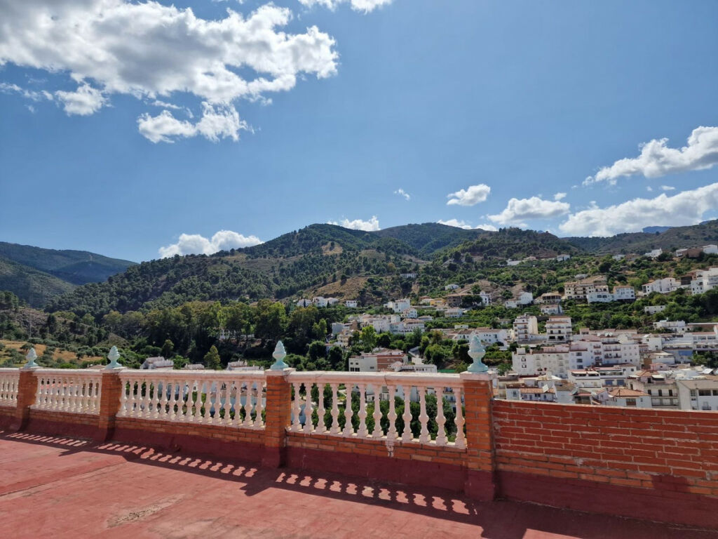 Detached Villa Tolox Málaga - image 4