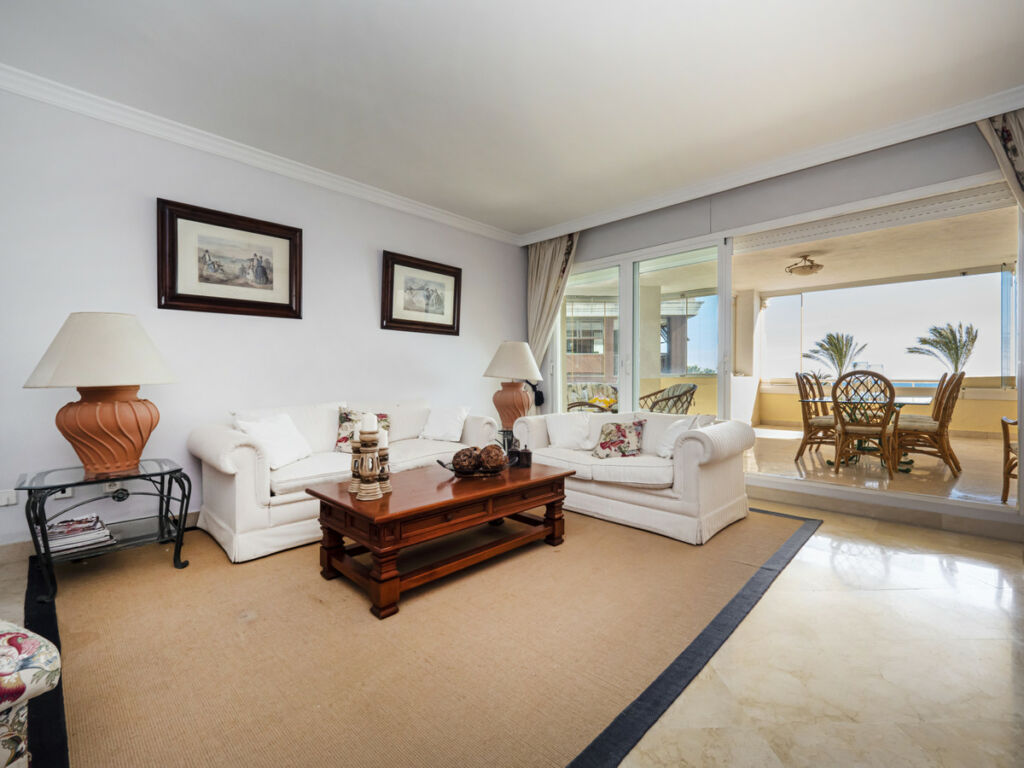 Middle Floor Apartment Puerto Banús Málaga - image 4