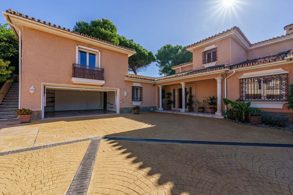 Detached Villa Benamara Málaga - image 40