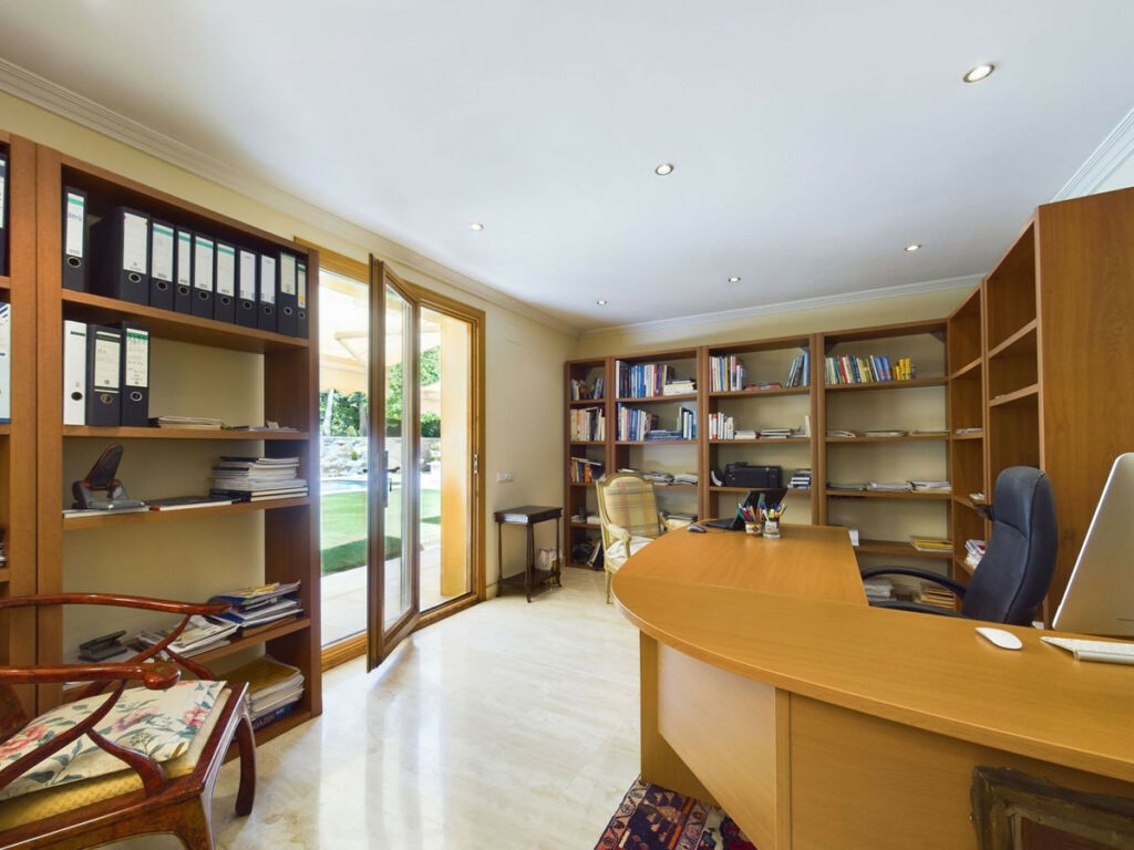 Detached Villa Nueva Andalucía Málaga - image 40