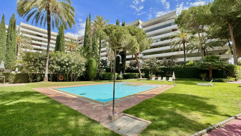 Middle Floor Apartment The Golden Mile Málaga - image 40