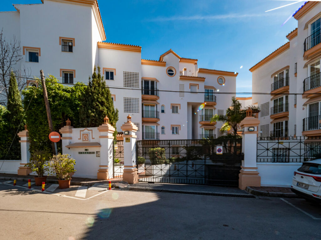 Middle Floor Apartment Puerto Banús Málaga - image 41