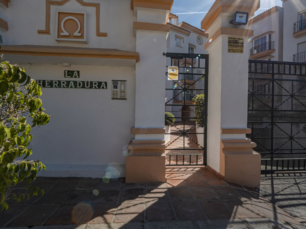 Middle Floor Apartment Puerto Banús Málaga - image 42