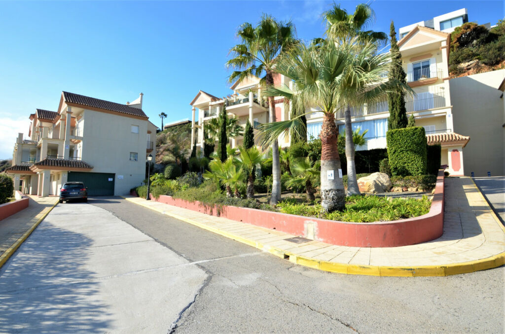 Middle Floor Apartment La Duquesa Málaga - image 42