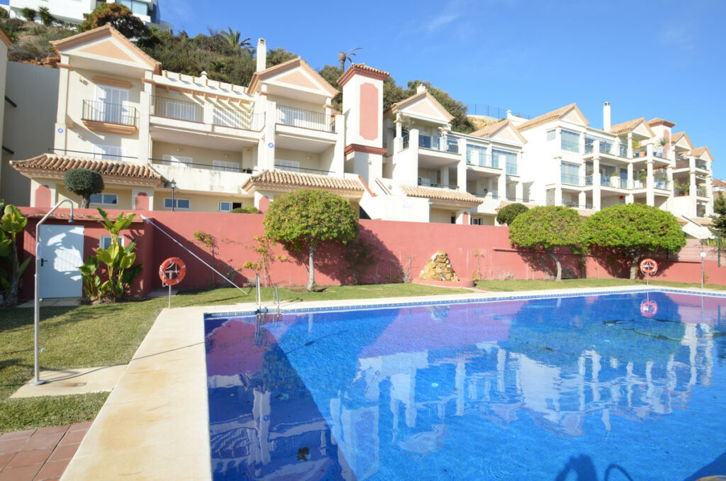 Middle Floor Apartment La Duquesa Málaga - image 43