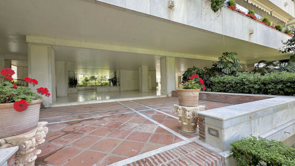 Middle Floor Apartment The Golden Mile Málaga - image 46