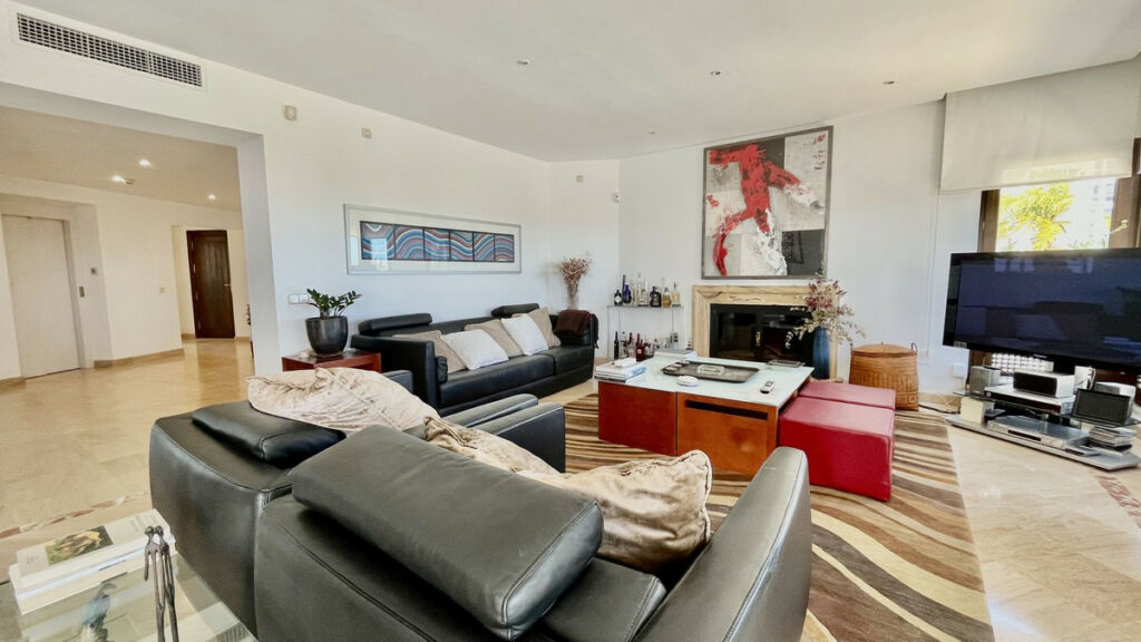 Penthouse Río Real Málaga - image 5
