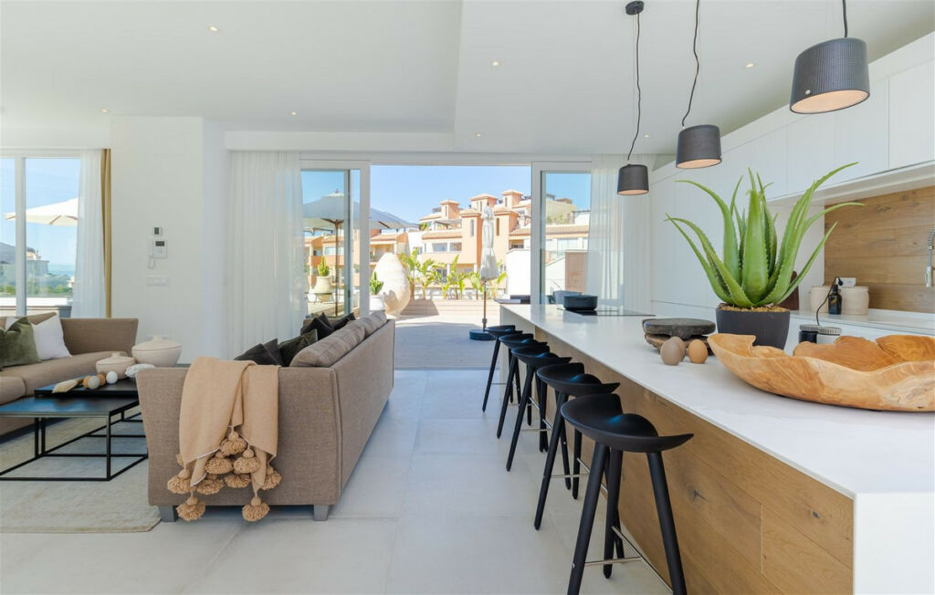 Detached Villa Riviera del Sol Málaga - image 5
