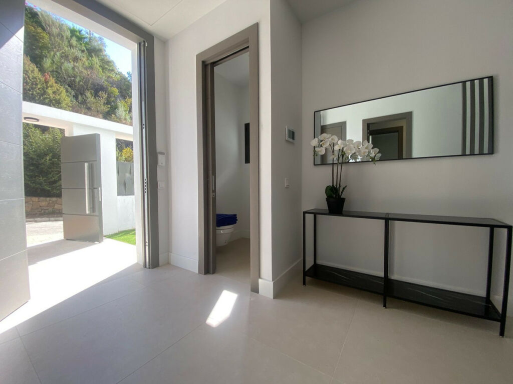 Detached Villa Monte Halcones Málaga - image 5