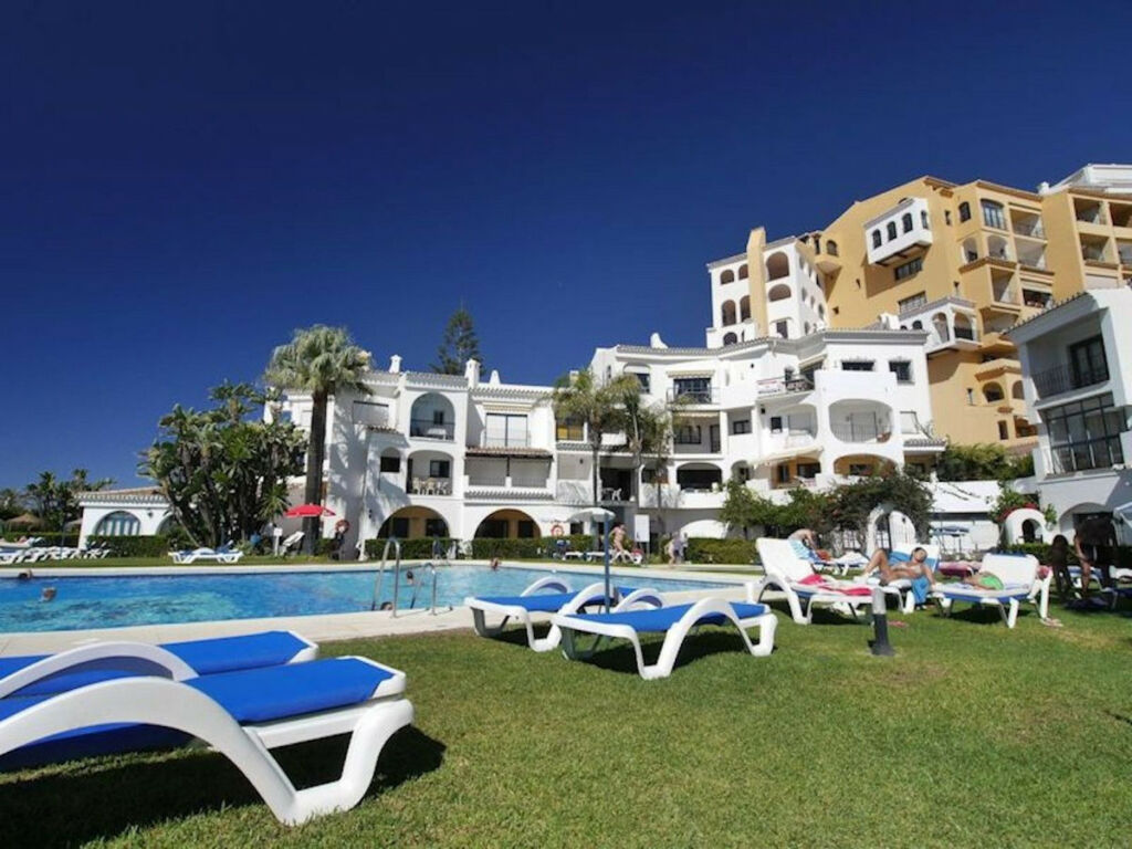 Ground Floor Apartment Puerto de Cabopino Málaga - image 5
