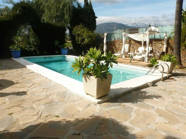 Detached Villa Estepona Málaga - image 5