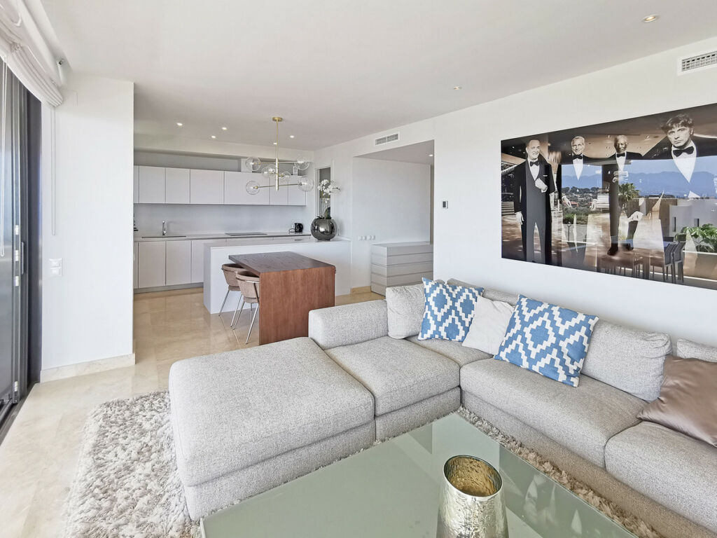 Middle Floor Apartment Cabopino Málaga - image 5